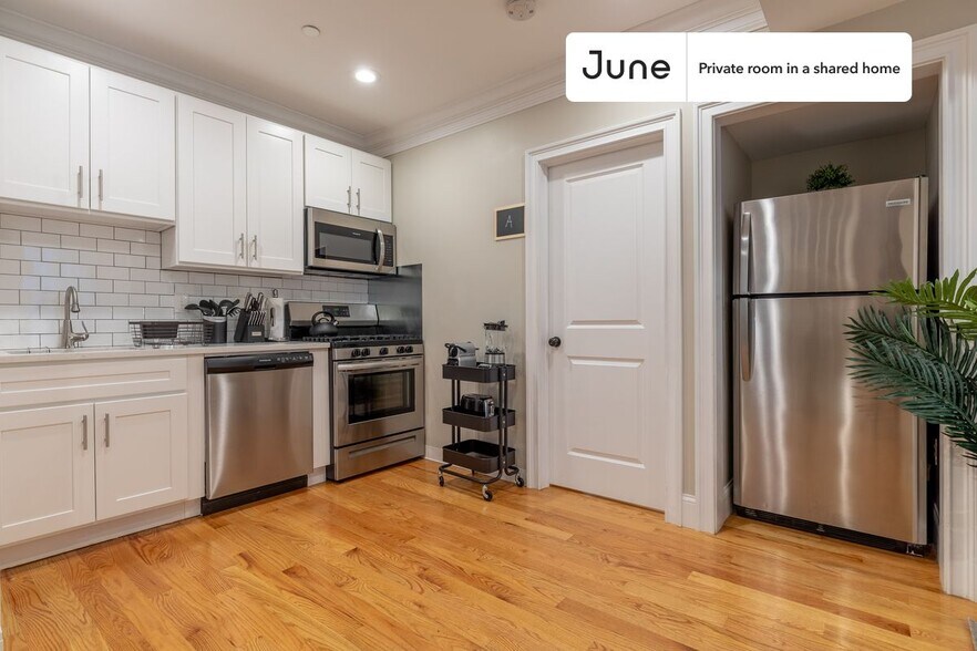 Building Photo - Room in Shared 4 bed/1 bath home