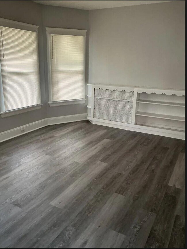 Building Photo - 2028 W 99th St