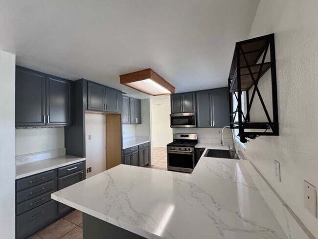 Building Photo - Spacious 3 Bedroom Menifee Home with Bonus...