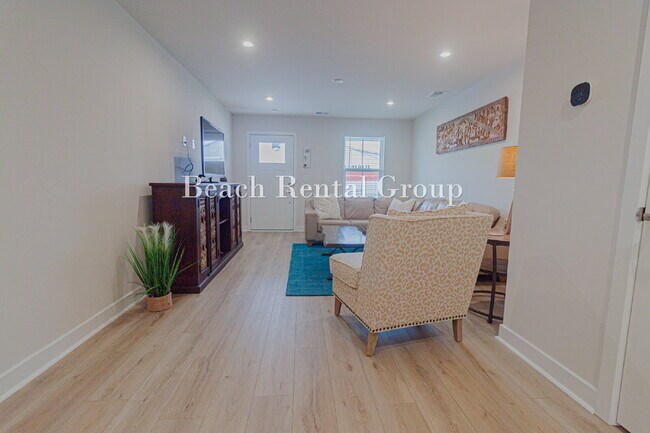 Building Photo - Furnished Townhouse in Gated Community