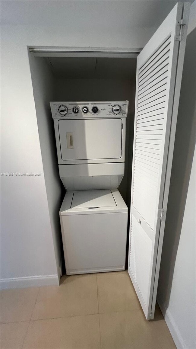 Building Photo - 2641 N Flamingo Rd