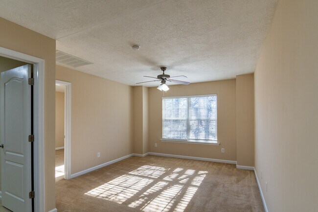 Building Photo - 700 Keyes Dr