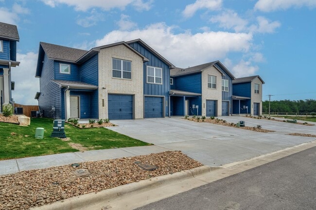 Building Photo - 8420 Adelaide Dr