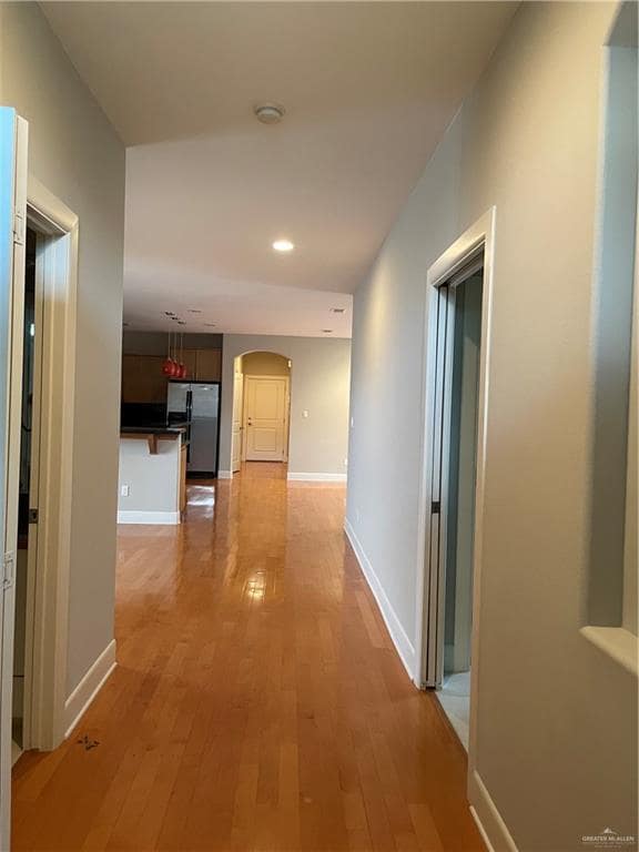 Building Photo - 18 E Thornhill Ave