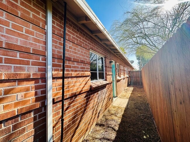 Building Photo - $500 Off Move In Special! Beautifully Remo...