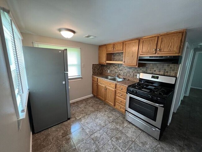 Building Photo - 2 bedroom Single Family Home Niles