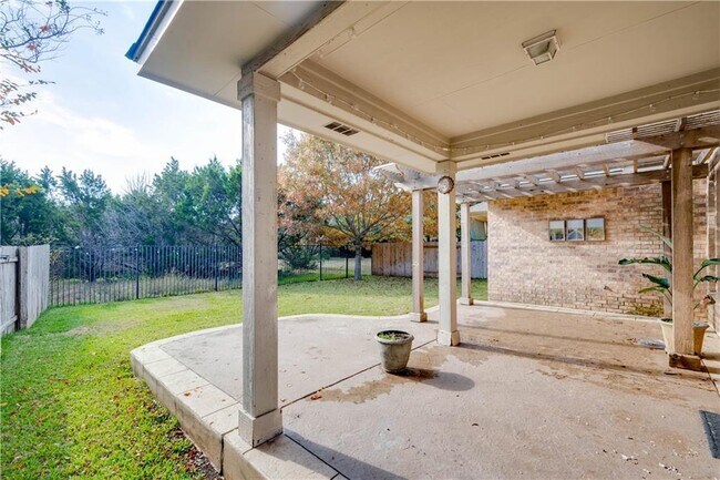 Building Photo - 321 Shea Dr