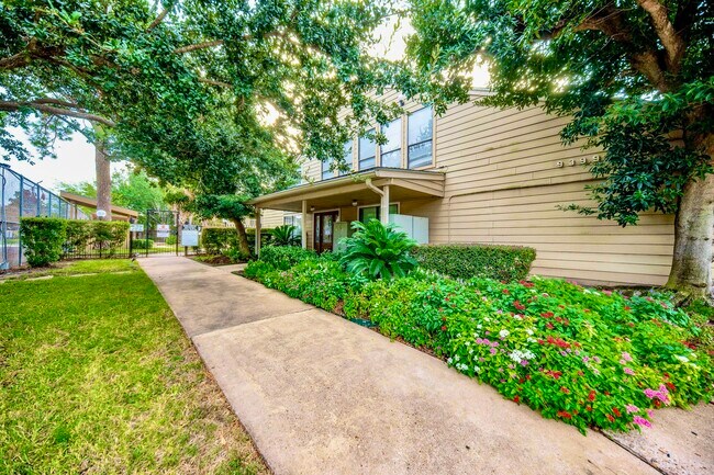 Building Photo - 9317 Pagewood Ln