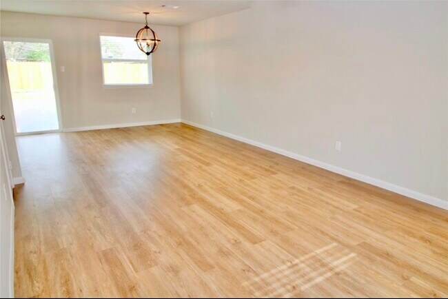 Building Photo - 407 Stadium Ln