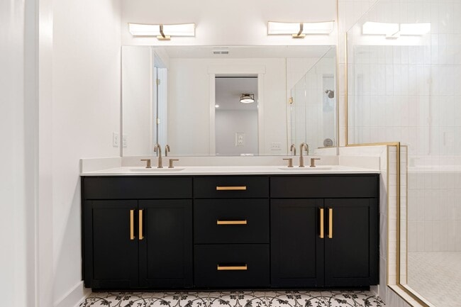 Building Photo - Modern 4-bedroom, 4-bathroom Home in Durham, NC