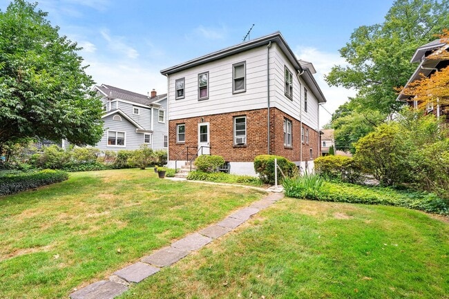Building Photo - 96 Linden Ln