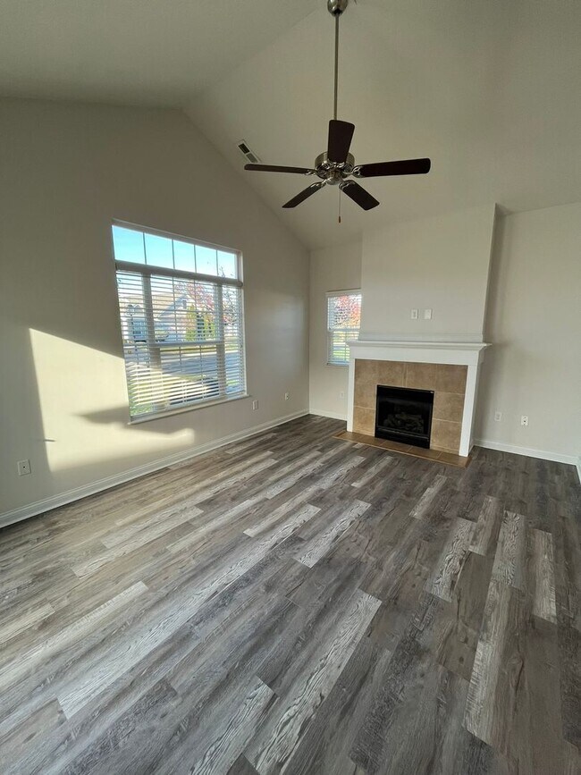 Building Photo - 2 Bedroom, 2 Bathroom Condo in The Woods a...