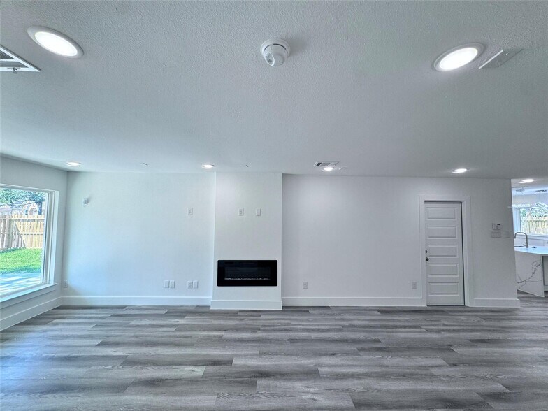 Building Photo - 801 Woodard St