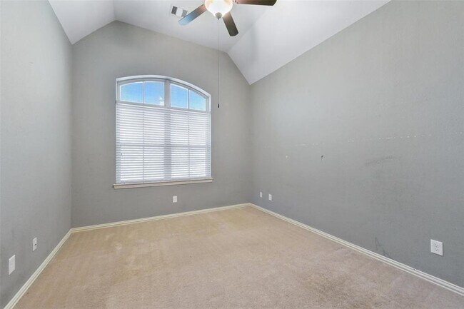 Building Photo - 23426 Millbrook Dr