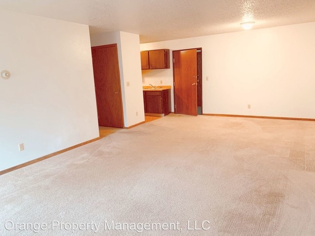 Building Photo - 1200 Meadowbrook Dr