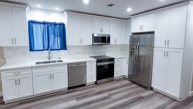 Building Photo - 16131 Sunny Ct