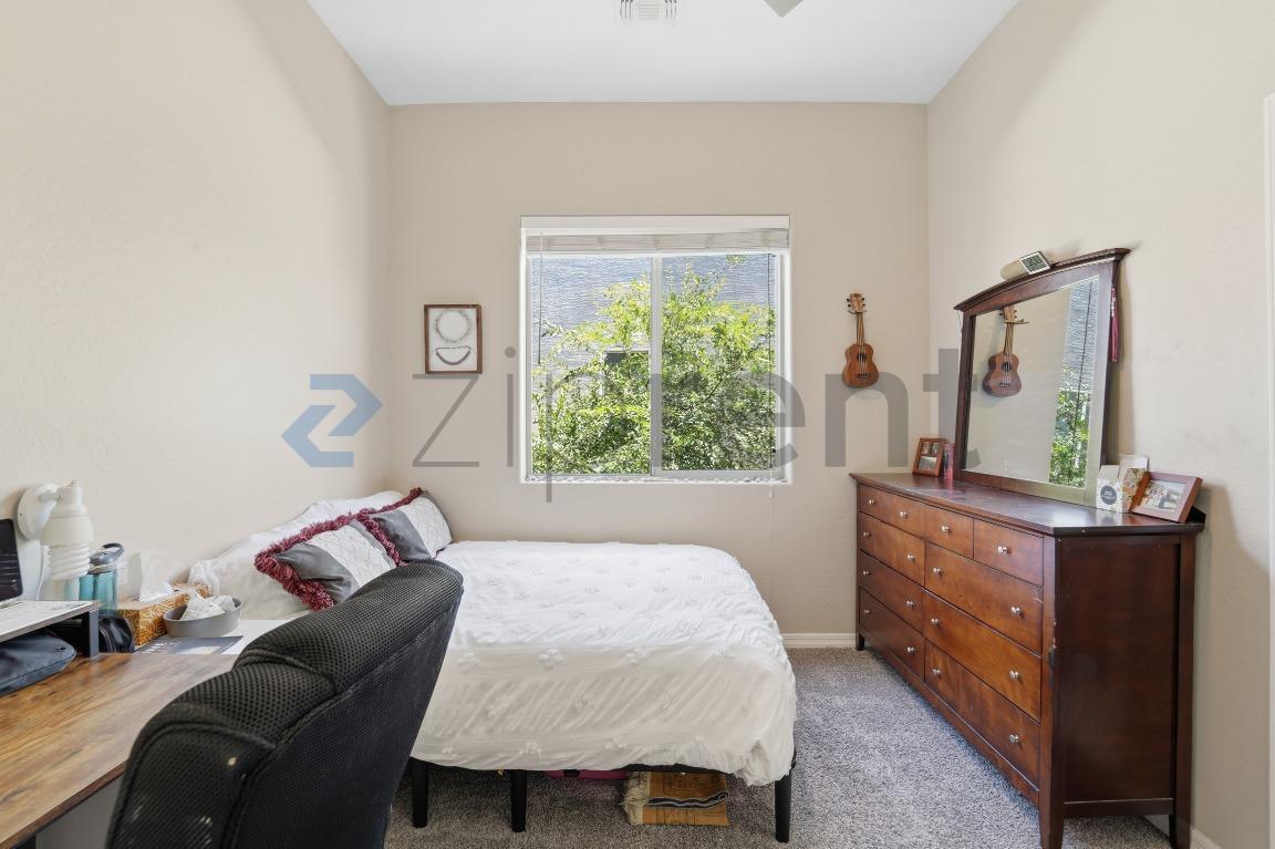 Building Photo - Unit 128