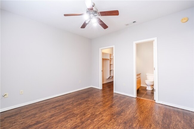 Building Photo - 40 E Maple St