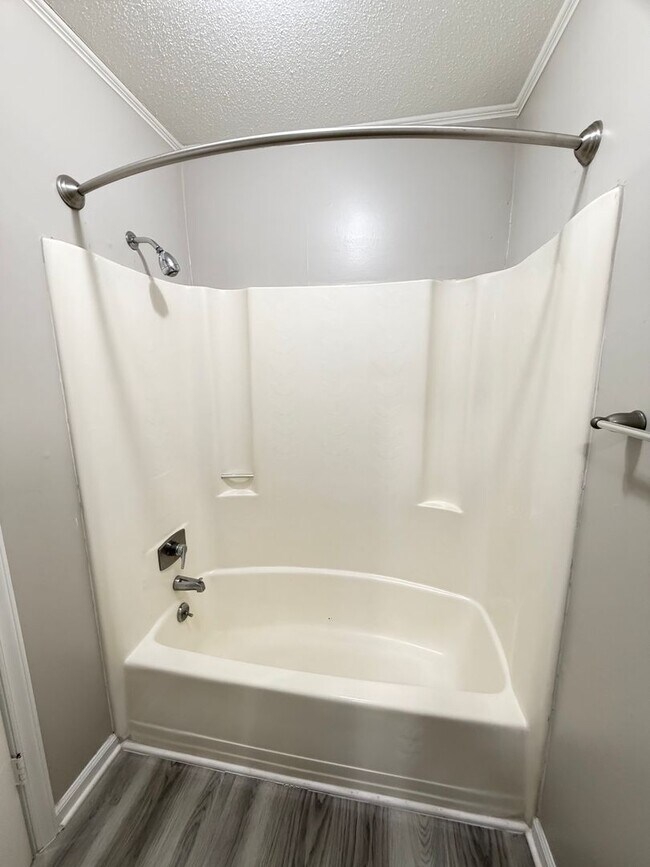 Building Photo - 3 Bedroom