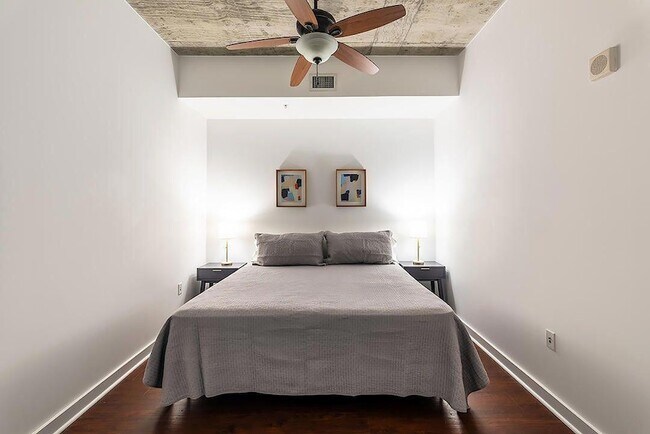 Building Photo - 300 S Australian Ave