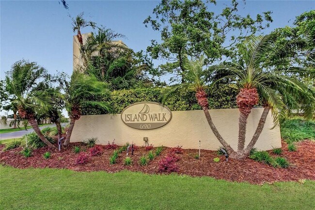 Building Photo - 690 Island Way