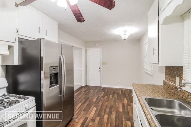 Building Photo - 2481 Rockbridge Rd NW