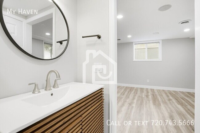 Building Photo - 2351 S Garland St