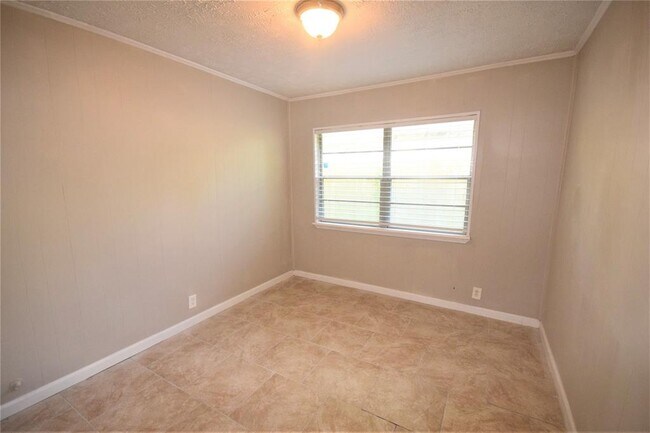 Building Photo - 7402 Sterlingshire St