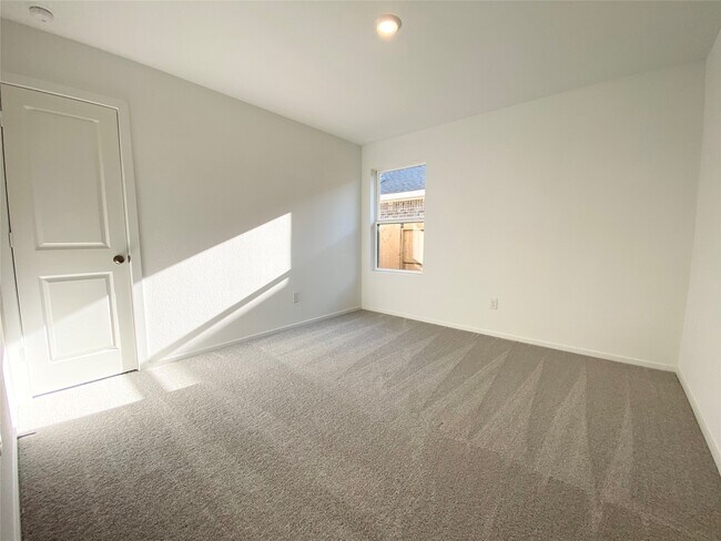 Building Photo - 26735 Willow Ln