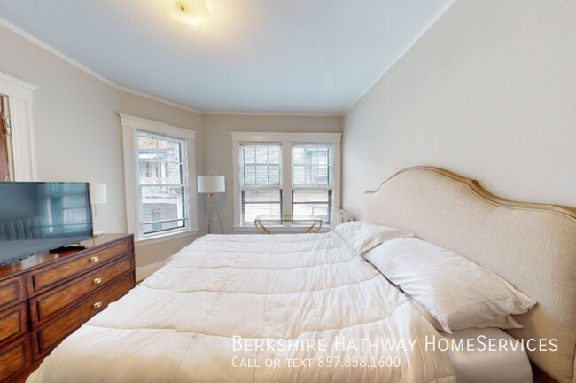 Building Photo - 11 Story St