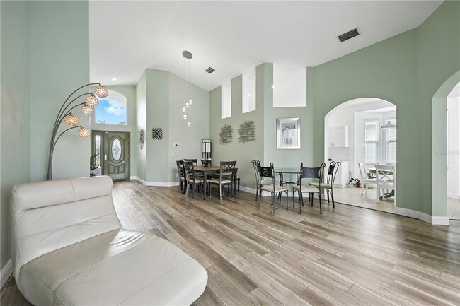Building Photo - 13201 Luxbury Loop