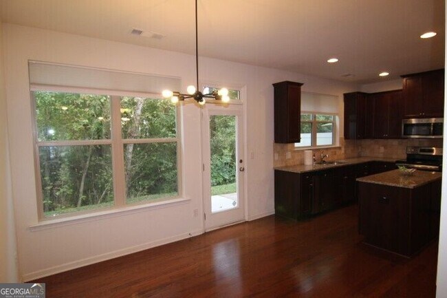 Building Photo - 5850 Vinyard Ln