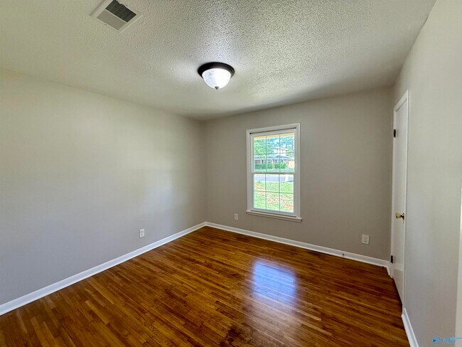 Building Photo - 12027 Chicamauga Trail SE