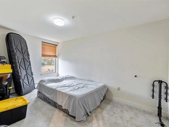 Building Photo - 2BD/1BA Condo at City's Edge, South Burlin...