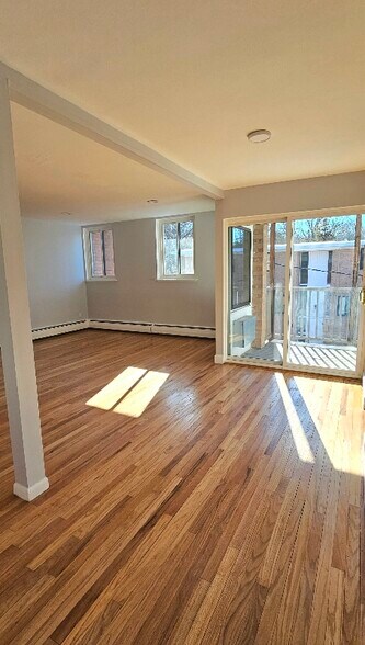 Building Photo - 498 Fountain St