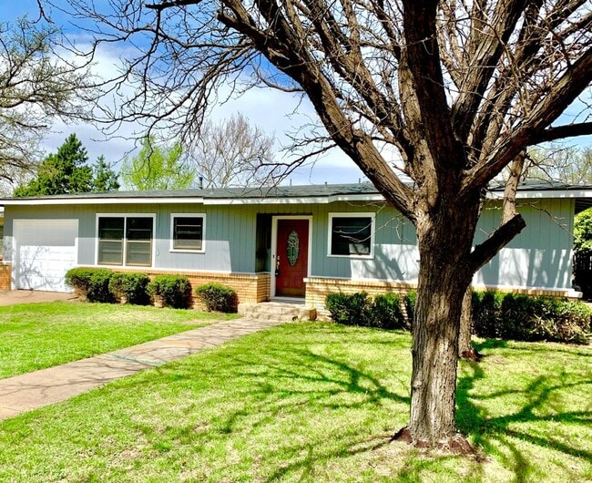 Primary Photo - 3 bedroom 2 bath 1 car garage