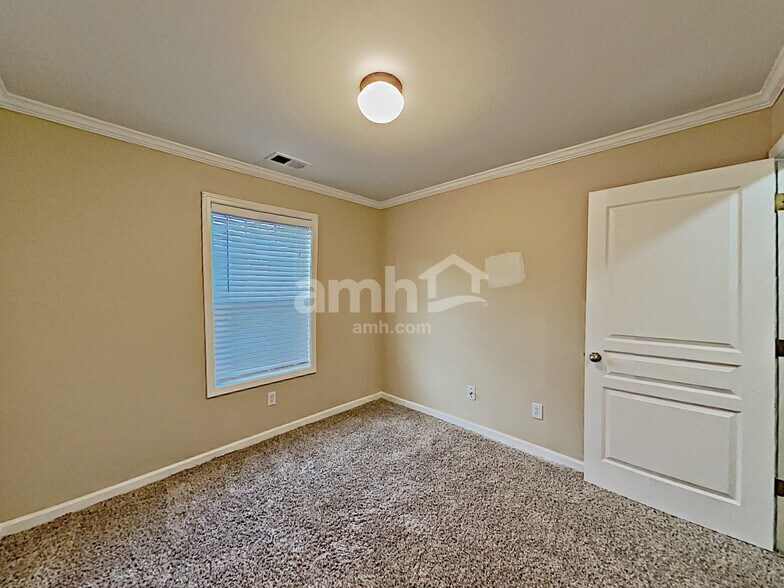 Building Photo - 368 Downing Creek Trl