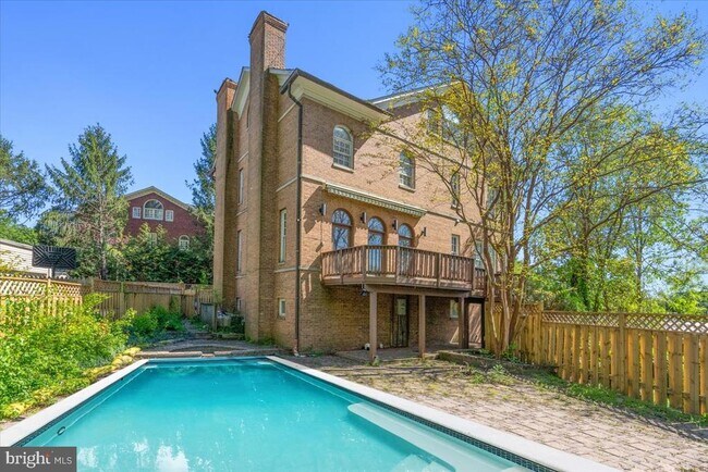 Building Photo - 1626 Foxhall Rd NW