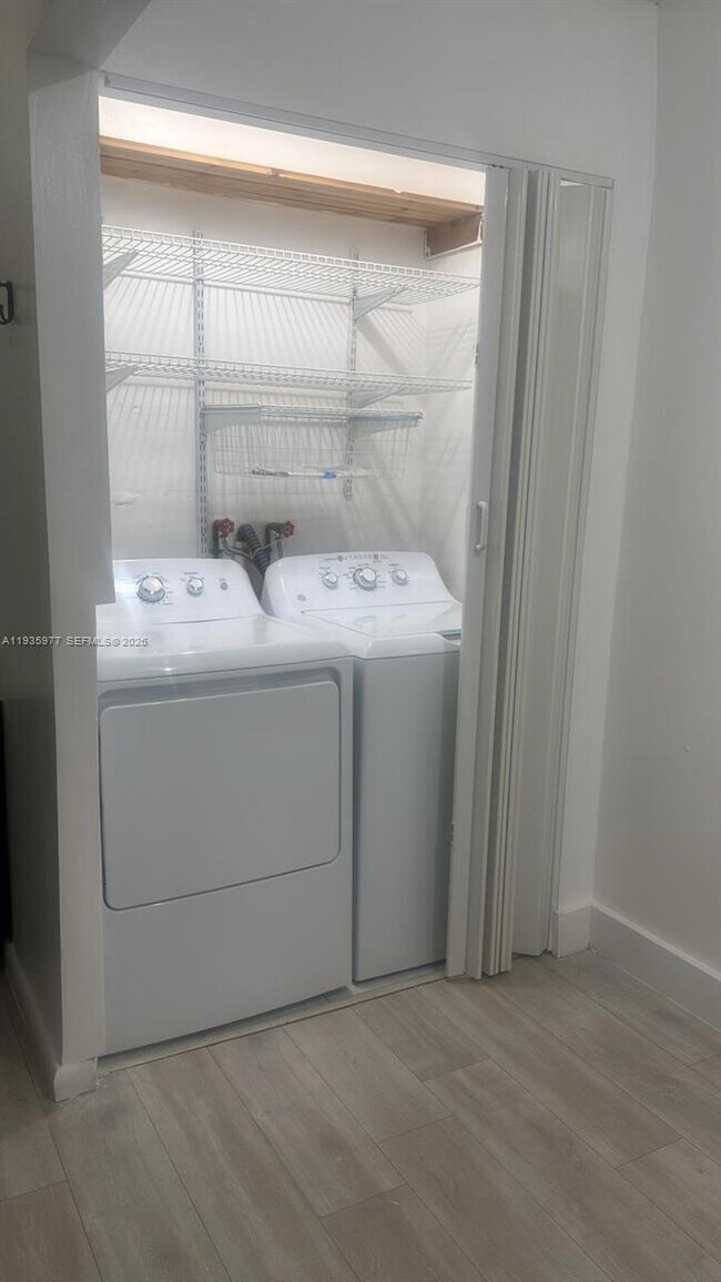 Building Photo - 8897 Fontainebleau Blvd