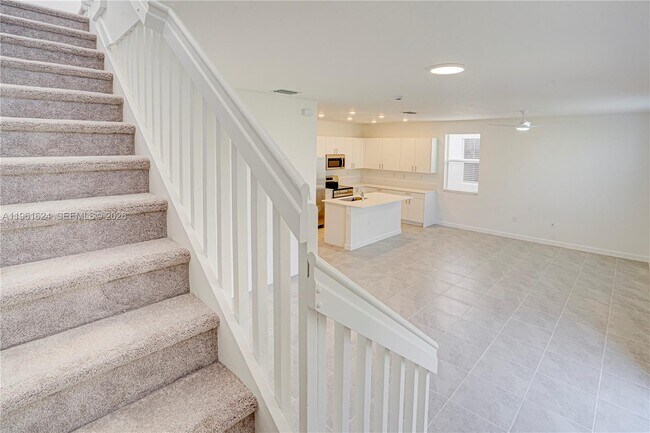 Building Photo - 2728 SE 24th Ct