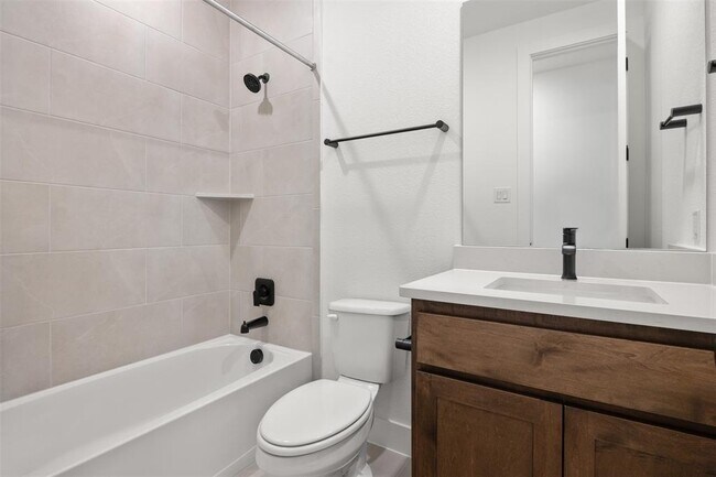 Building Photo - 128 Fox Run