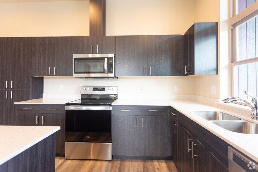 1BR,1BA-900SF - Town View Apartments