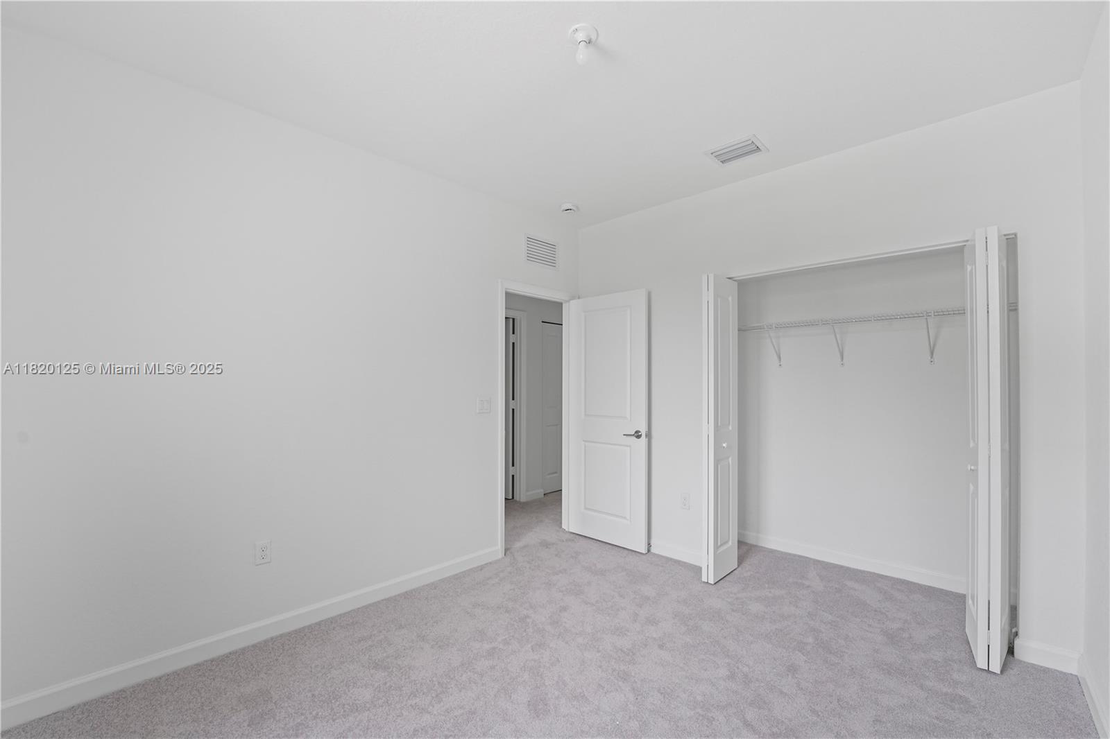 Building Photo - 124 SW 184th Way