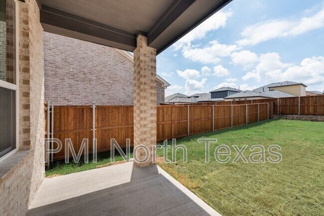 Building Photo - 717 Amenduni Ln