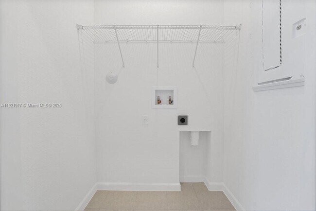 Building Photo - 286 SW 159th Dr