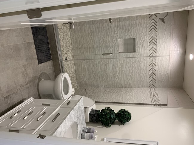 Building Photo - 11313 Delano St