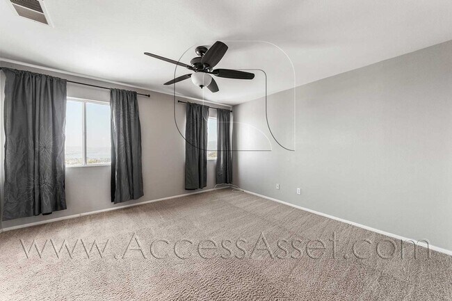 Building Photo - Large 4 Bed/3 Bath Home with an Incredible View!