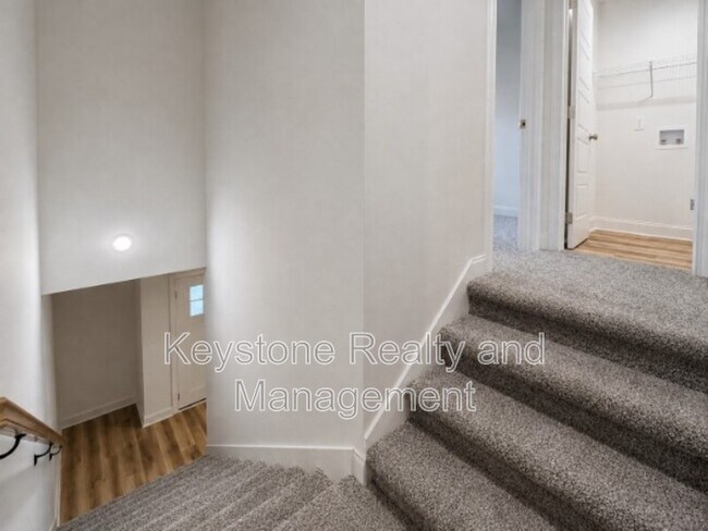Building Photo - 919 Martin St