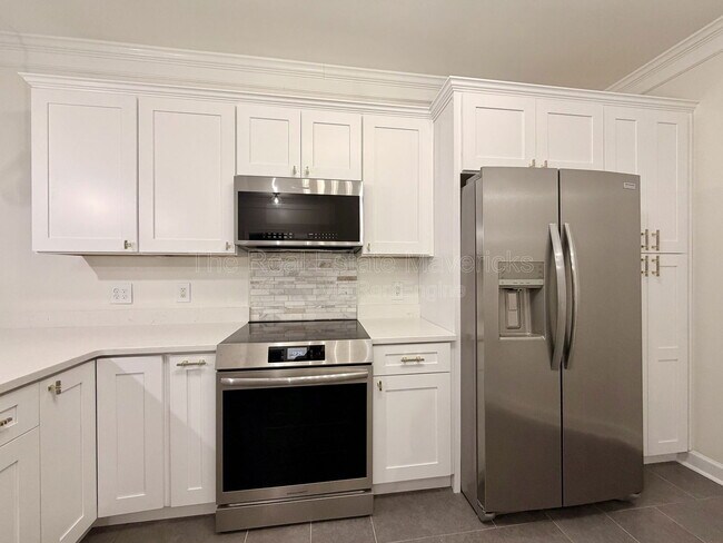 Building Photo - 3190 Waterfront Dr