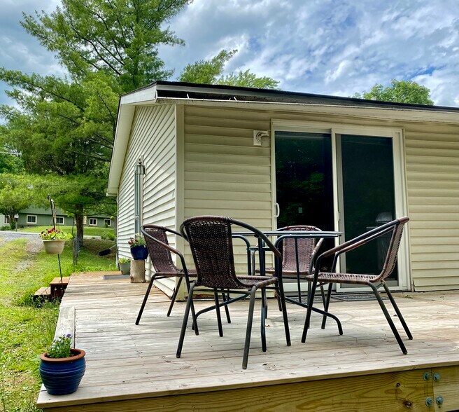 Building Photo - 106 Pineview Ter